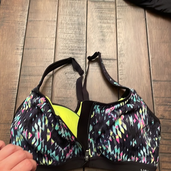 Victoria secret front zipper sports bra size 36C. - Picture 2 of 3